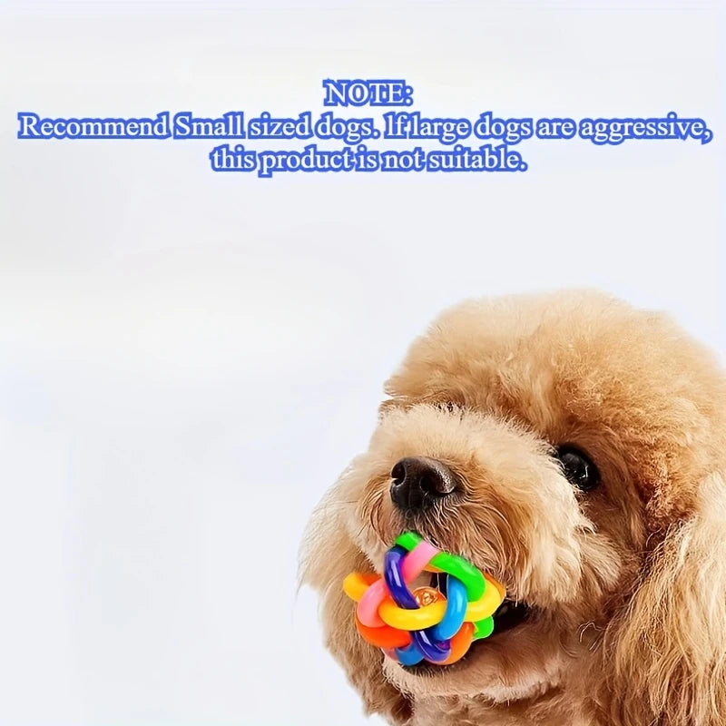 perro entretenido con pelota sensorial que emite sonido, resistente a mordidas