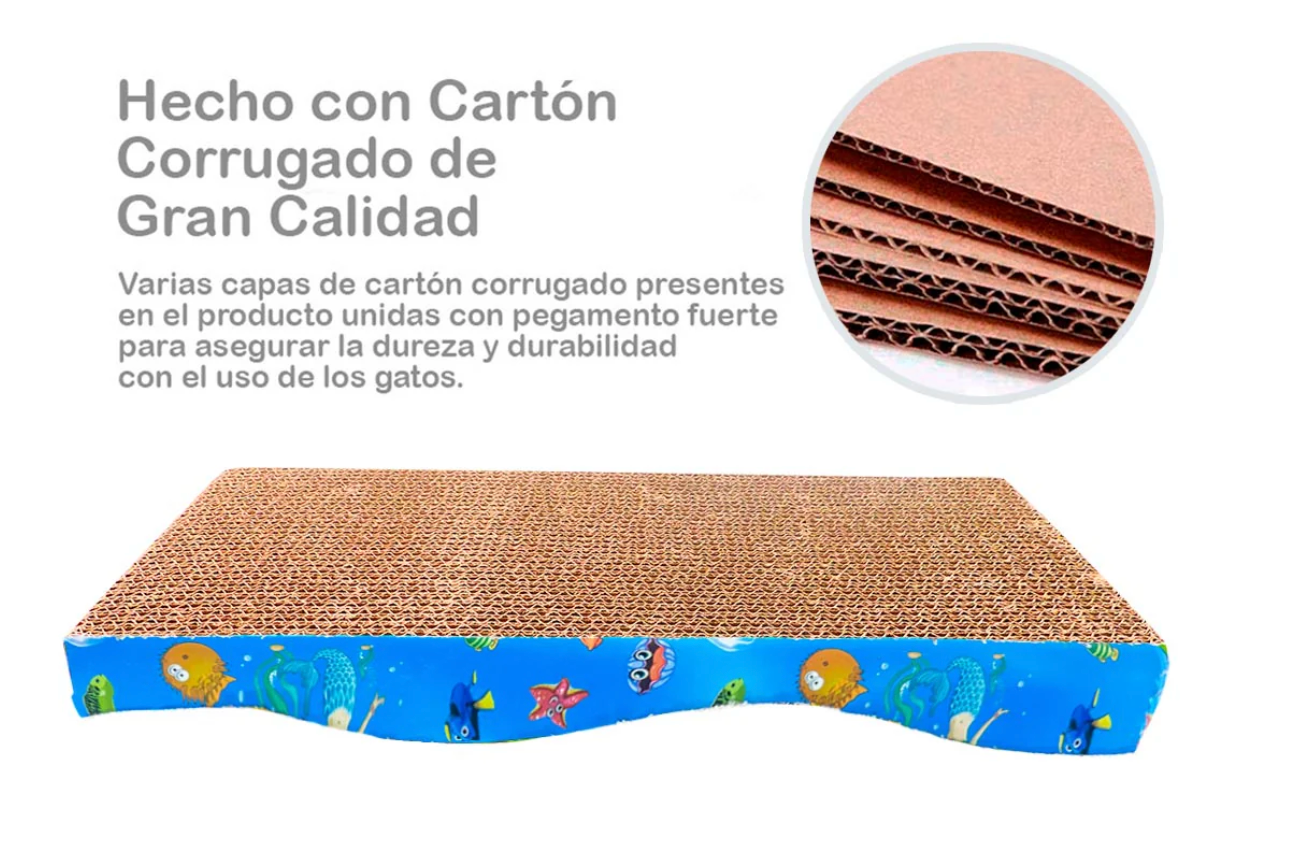 Rascador ondulado para gatos con diseño de peces decorativos.