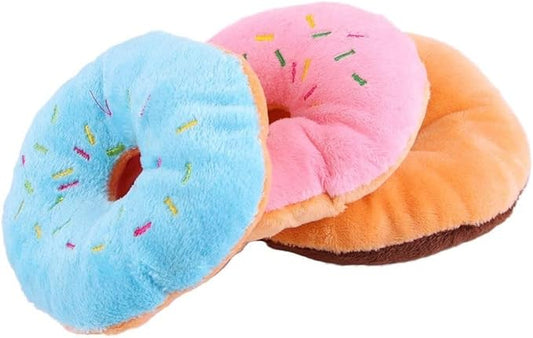 Mini dona de peluche para mascotas vista de cerca, colores vibrantes sobre fondo blanco.